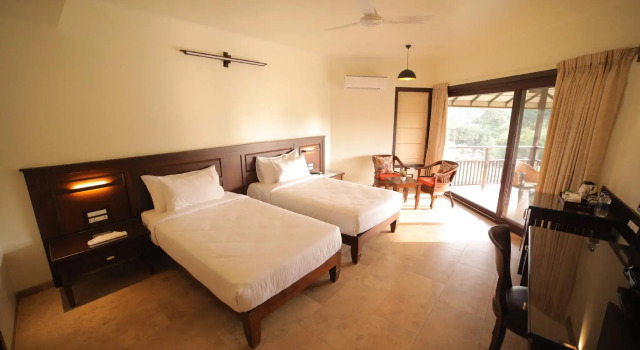 Люкс Kyriad Prestige Riverside Amba Ghat by OTHPL