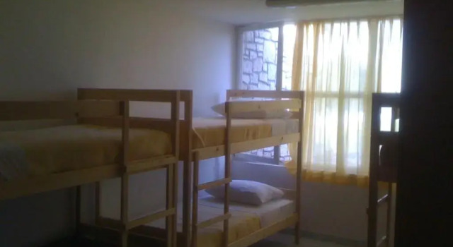 Кровать в общем номере Hostel Amfora
