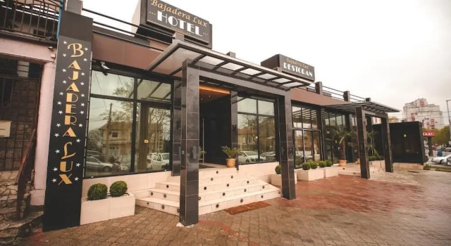 Hotel Bajadera Lux, Забронировать Отель Отели Раковица с парковкой, Парковка