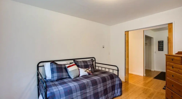76mbr - Wifi - Pets Ok - Hot Tub - Sleeps 9 4 Bedroom Home, Buchen Sie Ferienhaus Villen in Glacier, Villa