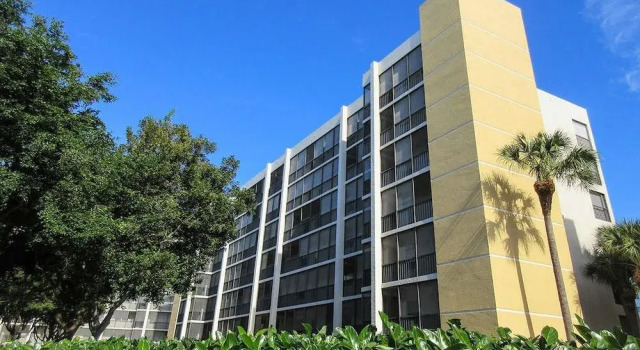 Hibiscus Pointe 564 by RedAwning