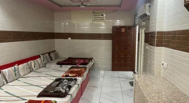 Кровать в общем номере Sunrise Hotel & Restaurant