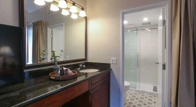 Двухместный люкс с видом на внутренний двор Oxford Suites Pismo Beach