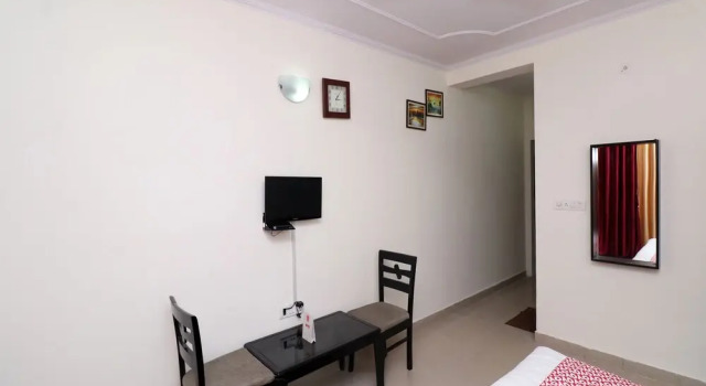 OYO 27818 Hotel Traveller Inn, Rezervovat Hotel Nainital Uttarakhand