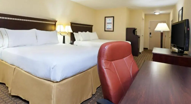Двухместный номер Deluxe Holiday Inn Express and Suites Allentown West by IHG