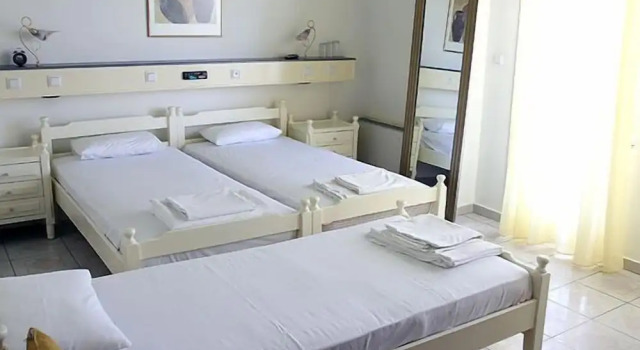 Четырёхместный номер Standard с балконом Hotel Zografos
