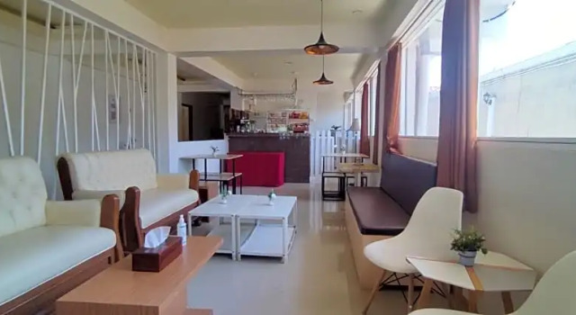 Votel Hotel DePratnya Kediri, Book Hotel Hoteller i Kediri med pool, Swimmingpool