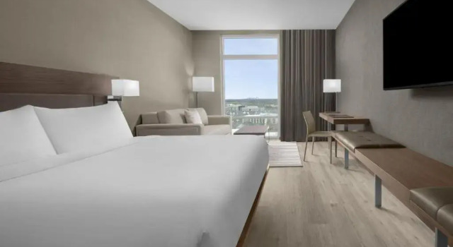 Номер Standard с видом на город AC Hotel by Marriott Charlotte Ballantyne