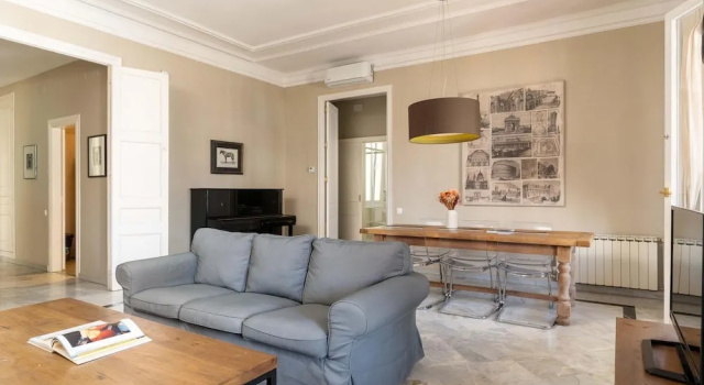 Apto Superior de Tres Habitaciones con Terraza, Забронировать Апартаменты/квартира Барселона провинция Барселона, рядом с Приход Св. Августина