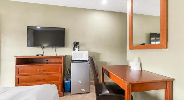 Четырёхместный номер Standard Safari Inn - Chico