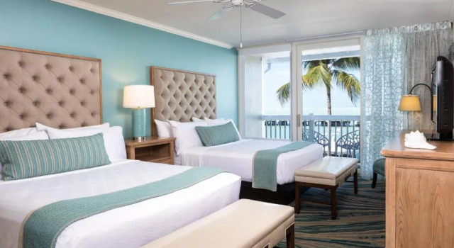 Четырёхместный номер Standard oceanfront Opal Key Resort & Marina
