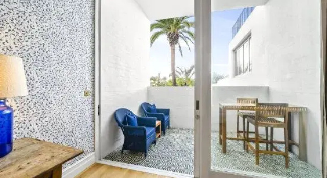 Люкс c 1 комнатой с видом на бассейн Halcyon House