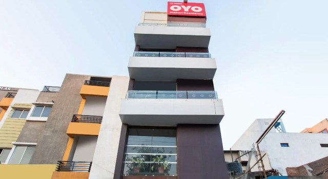 OYO 8882 Hotel Pishori Residency