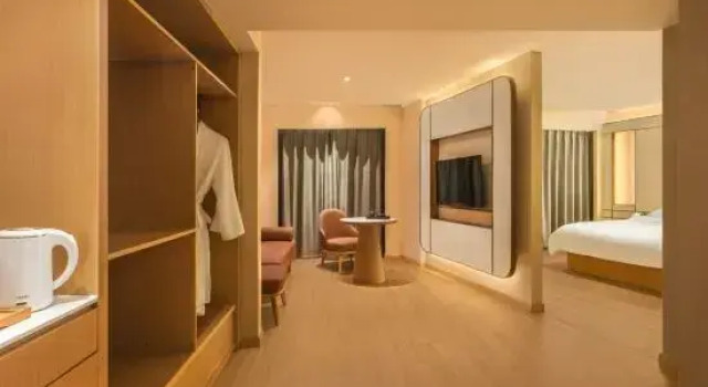 Трёхместный люкс Starway Hotel Wuxi Chongan Temple Pedestrian Street