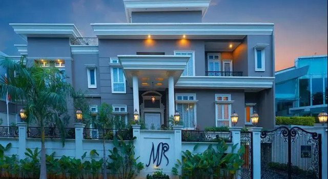 Полулюкс Elliottii Residence PI Pondok Hijau