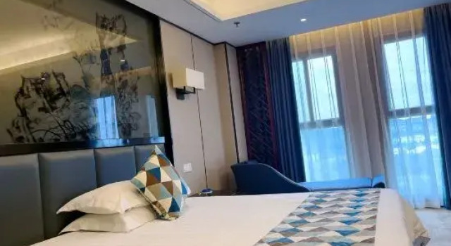 Семейный люкс Great Wall Holiay Inn (Yichang Three Gorges Wuyue Plaza Yiling Wanda stored)