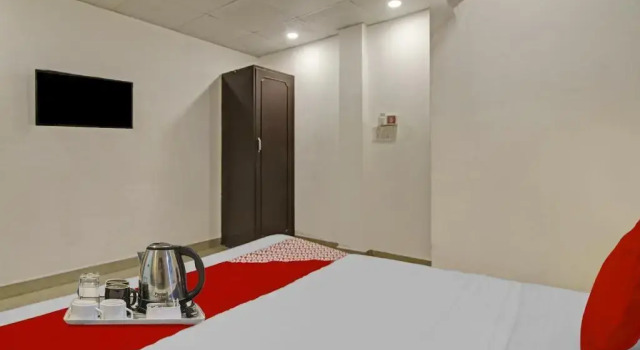 OYO 89341 The Premium Villa, Забронировать Вилла Отели Нью-Дели с парковкой, Парковка