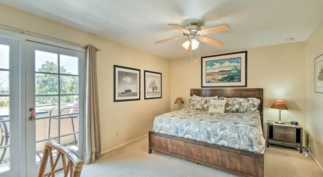 Golf Course Views, Hot Tub Access: Phoenix Home!, Забронировать Апартаменты/квартира Финикс Phoenix Metropolitan Area, рядом с Особняк Ригли