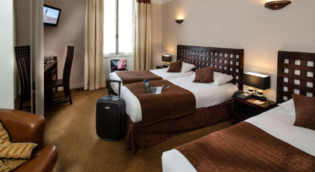 Трёхместный номер Standard Best Western le Comtadin