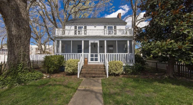 23rd Street White House 4 Bedrooms 2 Bathrooms Home, Забронировать Дом для отпуска Вирджиния-Бич Виргиния, рядом с Neptune's Park