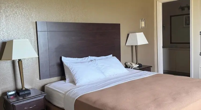 Двухместный номер Superior Clinton Inn & Suites