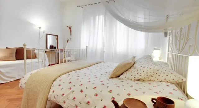 Apartment Le Nuvole, Забронировать Апартаменты/квартира Джудекка Венеция, рядом с Accademia Bridge