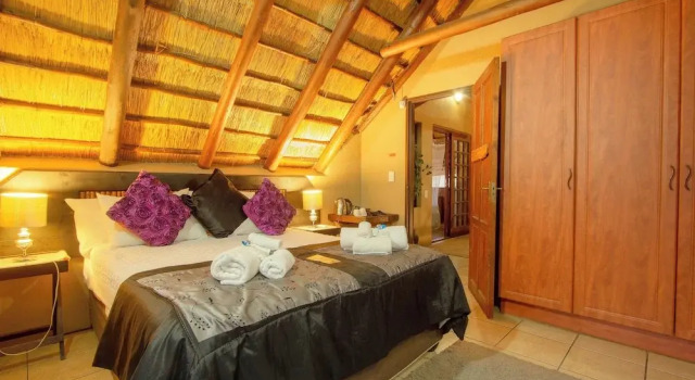 Villa - Sleeps 10 - Pool - Patio - Housekeeping, Забронировать Вилла Коттеджи Марлот-Парк, Коттедж