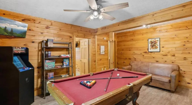 Шале 1 min to the Parkway SPACIOUS cabin w 3 master suites & 4th bedroom