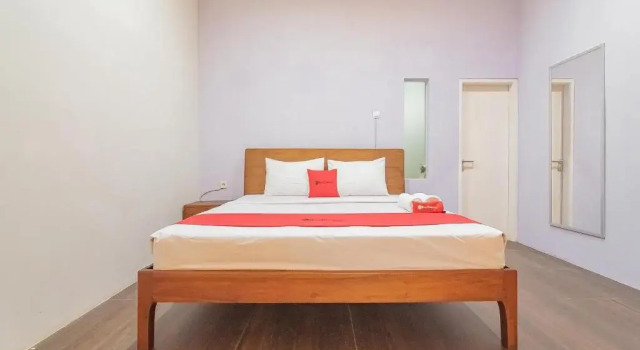 Двухместный номер Economy RedDoorz Resort Syariah @ Idelansia Homestay Ciater