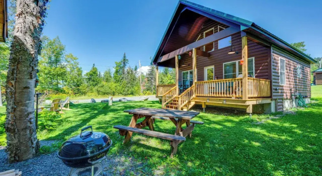 Maine Cabin Rental on Rangeley Lake!, Book Hotel Hoteller i Rangeley med parkering, Parkering