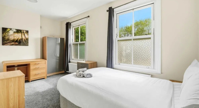 Peaceful 4-bed Home in Aylesbury, Забронировать Дом для отпуска Виллы Эйлсбери, рядом с Aylesbury Waterside Theatre, Вилла