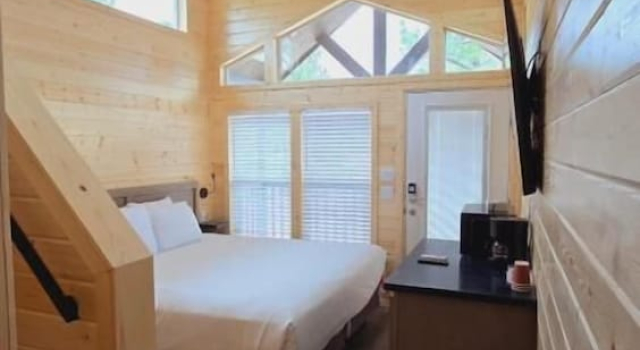 Luxury Cabin with Mountain View 3A, Забронировать Отель Отели Уильямс с парковкой, Парковка