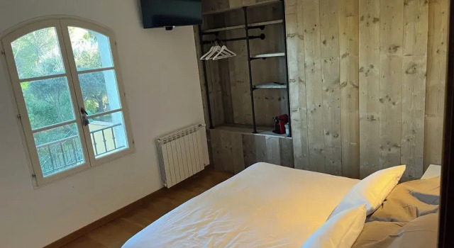 Двухместный номер Deluxe c 1 комнатой с видом на бассейн B&B Villa Oriél naturiste Figanières
