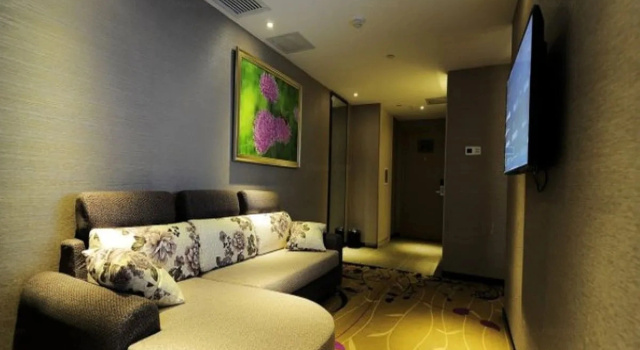 Двухместный люкс Deluxe Lavande Hotel Guiyang Huaguoyuan Shopping Mall Branch