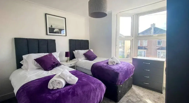 2 bed house, Wifi, dishwasher and garden. Long stay discounts, Prenota Hotel Hotel a Kent con parcheggio, Parcheggio