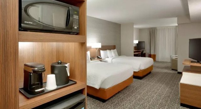 Четырёхместный полулюкс Fairfield Inn & Suites by Marriott Springfield North