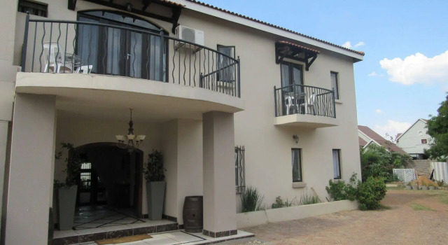 Olympus Manor, Book Hotel Hoteller i Pretoria med pool, Swimmingpool