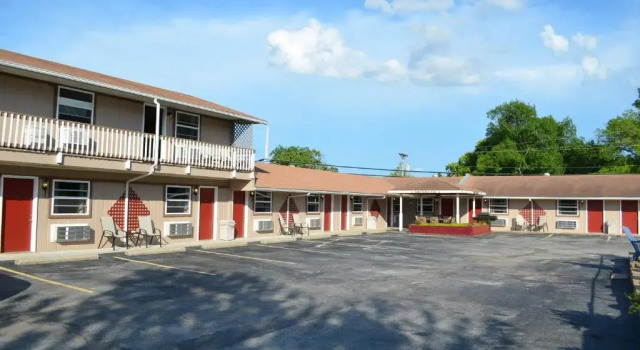 Hunters Friend Resort near Table Rock Lake, Забронировать Курортный отель Отели Table Rock Lake с парковкой, Парковка