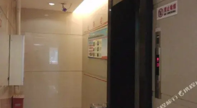 襄阳锐诗特汽车酒店, Rezervovat Hotel Xiangyang Čína