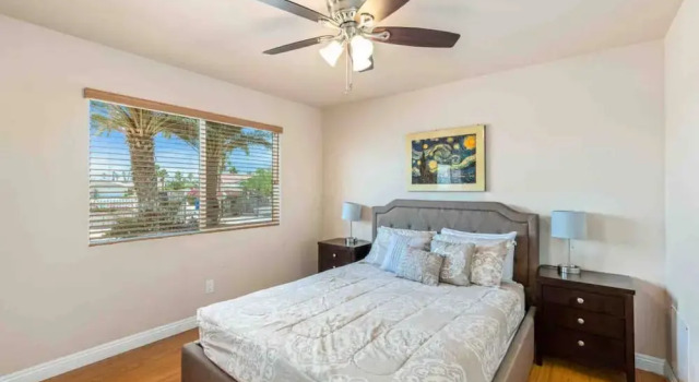6BR Palm Springs Pool Home by ELVR -3097, Забронировать Дом для отпуска Отели Палм-Спрингса с парковкой, Парковка