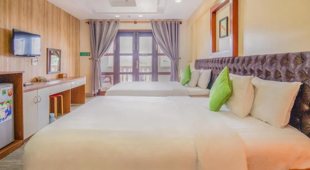 Четырёхместный семейный номер Standard с балконом CLavie Hotel - Saigon Airport Hotel