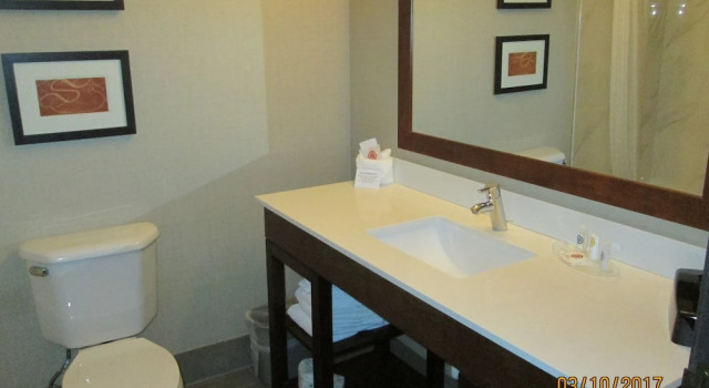 Четырёхместный номер Standard Comfort Suites Fort Wayne North