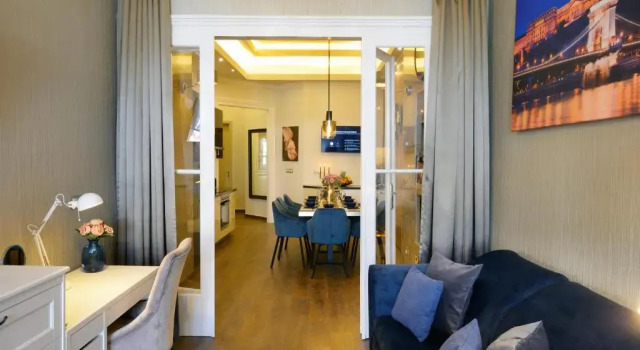 Апартаменты ORANGEHOMES 4 bdrm apartment view to Synagogue