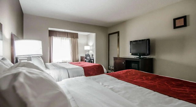 Четырёхместный люкс Quality Suites St. Joseph