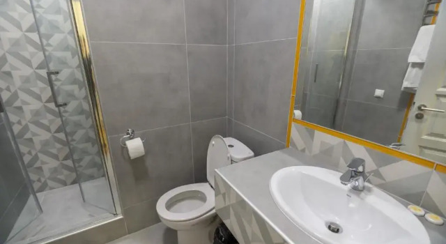 Suite Pivdenniy