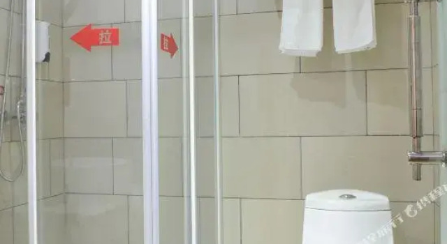 Lutian Business Hotel, Rezerwuj Hotel Hotele w Kunming z parkingiem, Parking