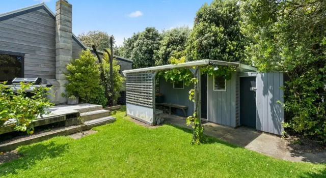 Waimea Cottage - Waikanae Holiday Home, Забронировать Дом для отпуска Отели Уэйкана с парковкой, Парковка
