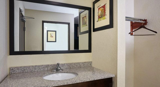 Четырёхместный номер Standard Holiday Inn Express Pekin - Peoria Area by IHG