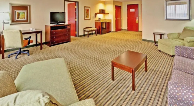Люкс Holiday Inn Pearl - Jackson Area by IHG