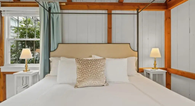 Люкс Deluxe The Seagrove Suites & Guest Rooms